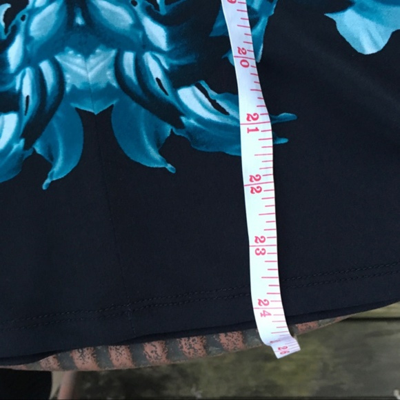 EUC Calvin Klein sleeveless criss-cross top - Picture 5 of 6